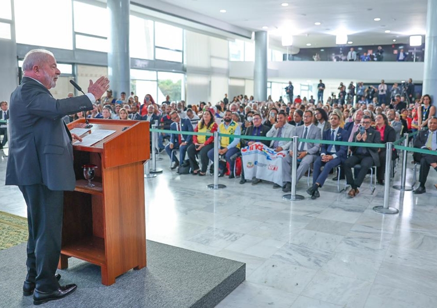 Lula sanciona PL que considera agentes comunitários de saúde e agentes de combate às endemias como profissionais da saúde