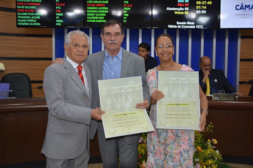 Câmara de Vereadores de Vitória da Conquista presta homenagens ao deputado Luciano Ribeiro