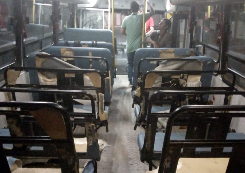 Livramento: estudantes praticam vandalismo em ônibus escolar