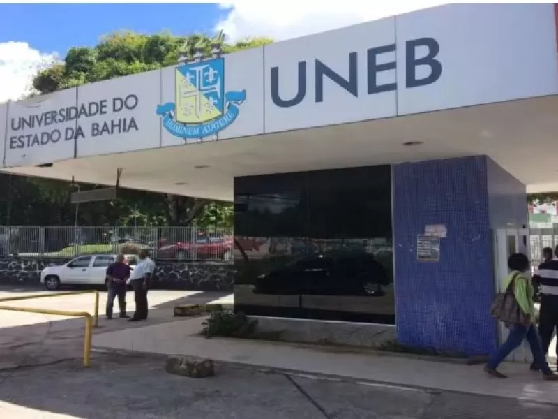  Professores da rede estadual de ensino superior paralisam atividades em manifestação por direitos