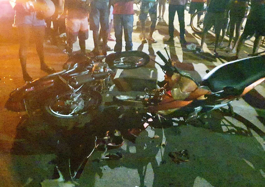 Colisão entre duas motos foi registrada na noite de domingo (02) em Livramento