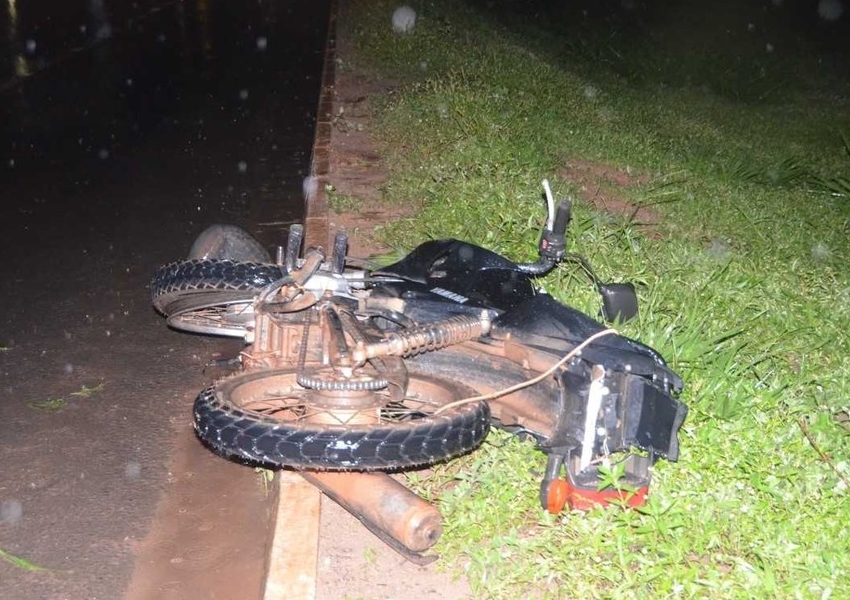 Homem morre após cair de moto em acidente e ser atropelado por vários carros na BR-242