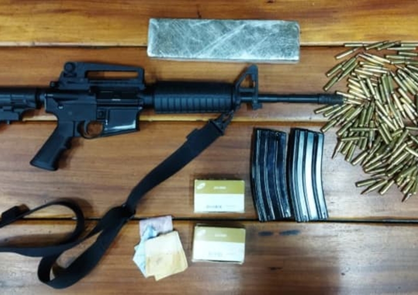 Ação policial resulta na apreensão de fuzil e munições em Jequié