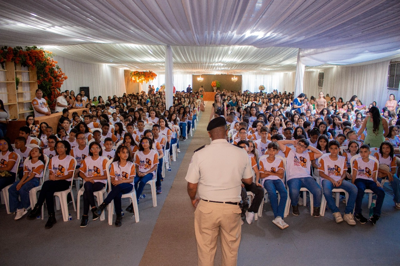 Mais de 300 estudantes concluem o PROERD em parceria entre Prefeitura e 46ª CIPM