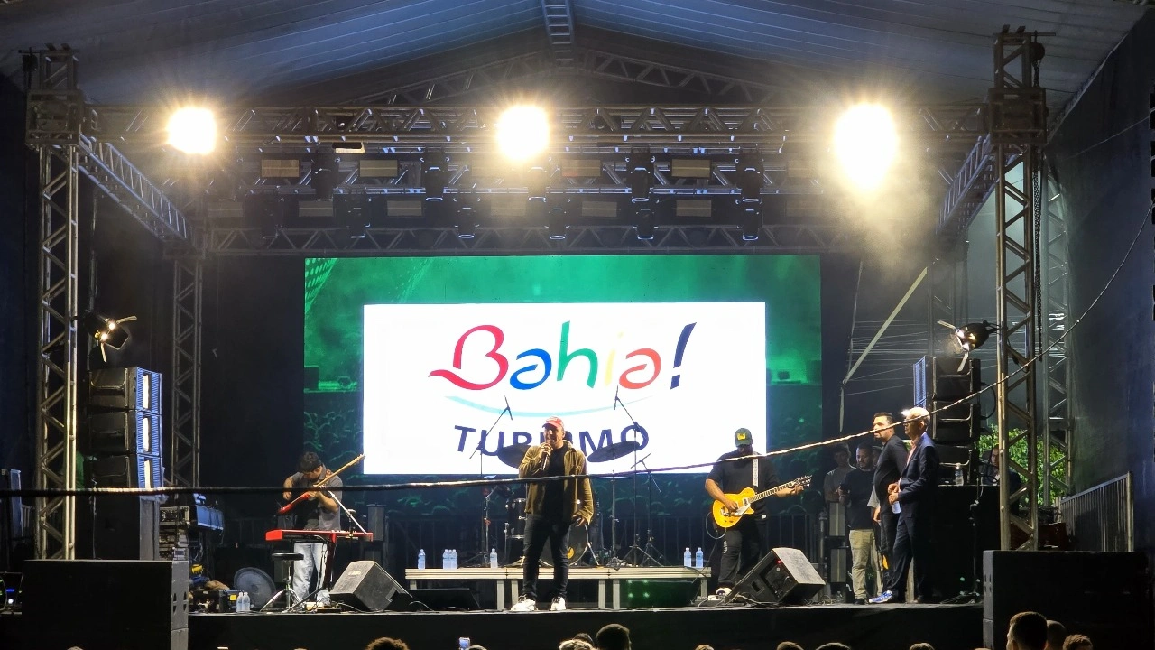 Com shows de Théo Rúbia e Gabi Sampaio, Dia do Evangélico reúne fiéis em Livramento