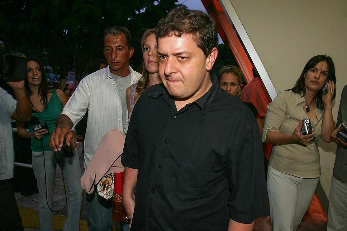 Documentos da PF detalham viagem em primeira classe de suspeito do caso INSS e filho de Lula