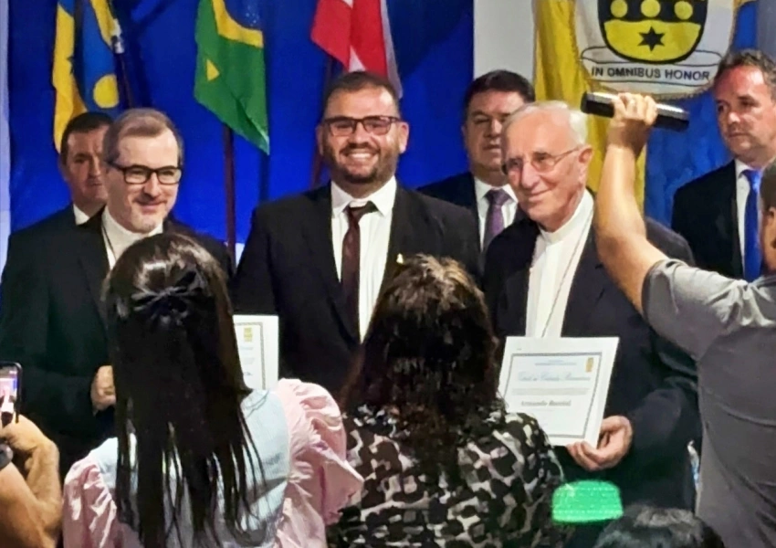 Bispos Dom Vicente e Dom Armando recebem título de cidadão riocontense