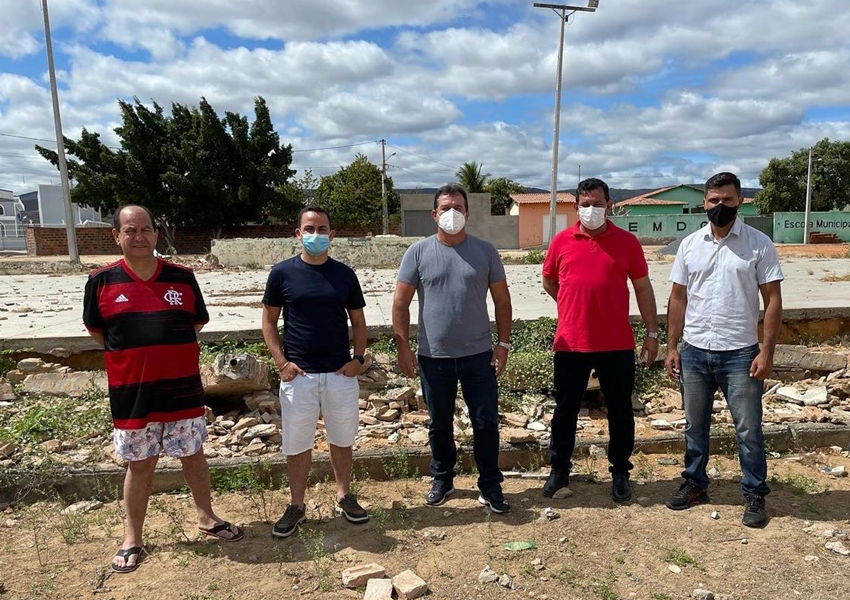Ituaçu: Phellipe Brito autoriza construção de ginásio de esportes no Distrito de Tranqueiras