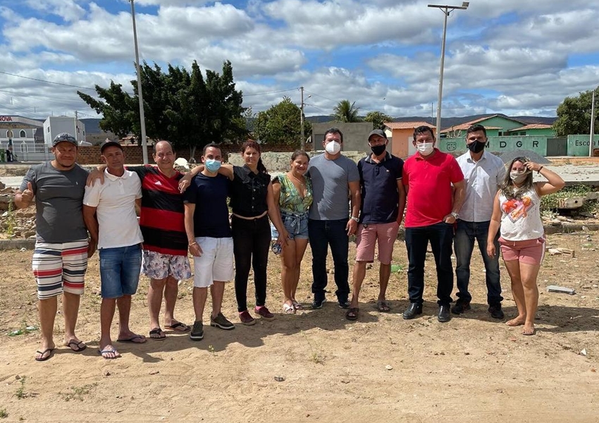 Ituaçu: Phellipe Brito autoriza construção de ginásio de esportes no Distrito de Tranqueiras