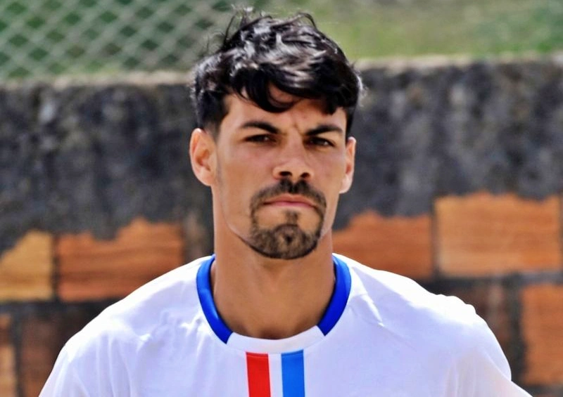 Jogador de futebol amador morre após colisão de moto com cavalo em Barrocas