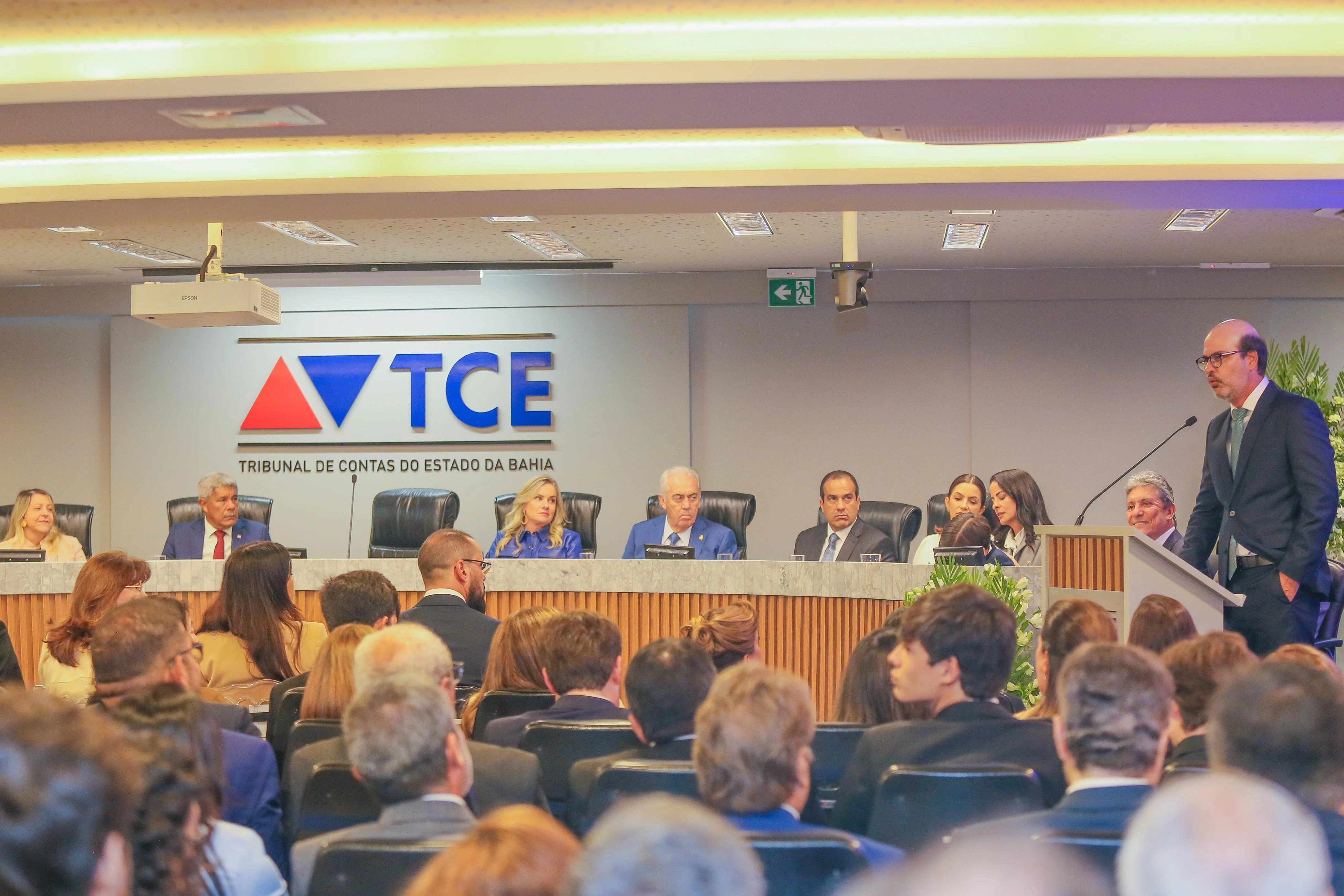 Ivana Bastos participa da posse da nova Mesa Diretora do TCE da Bahia