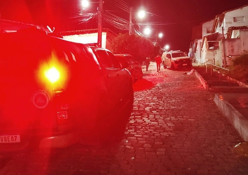 Mulher é morta a tiros em via pública no bairro do Peru em Jacobina