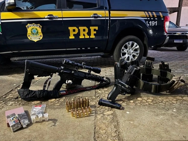 PRF apreende fuzil e pistola durante fiscalização da Operação Carnaval na BR-116