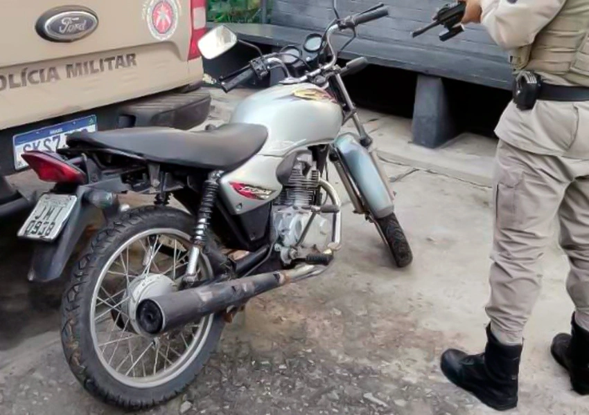Motocicleta furtada no bairro Piçarrão em Livramento de Nossa Senhora é encontrada pela Polícia