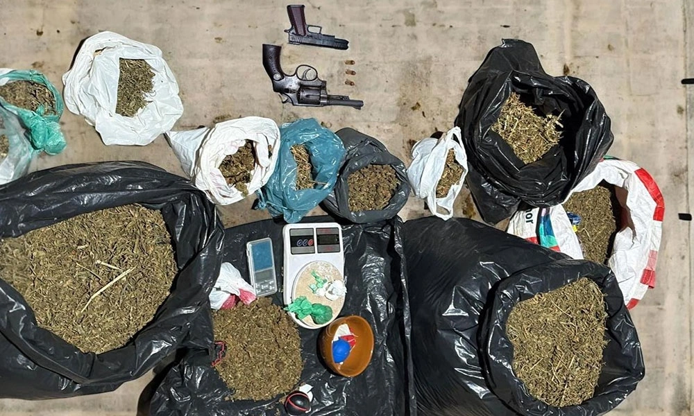 Polícia Militar apreende cerca de 15 kg de maconha e prende dois suspeitos em Seabra