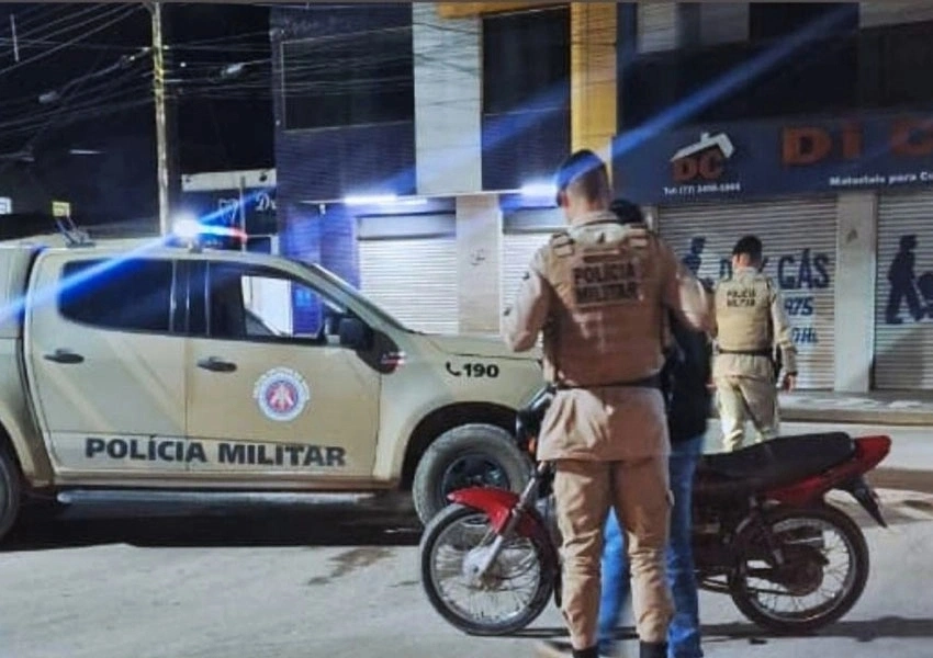 Homem é detido por desacato durante operação da PM em Tanhaçu