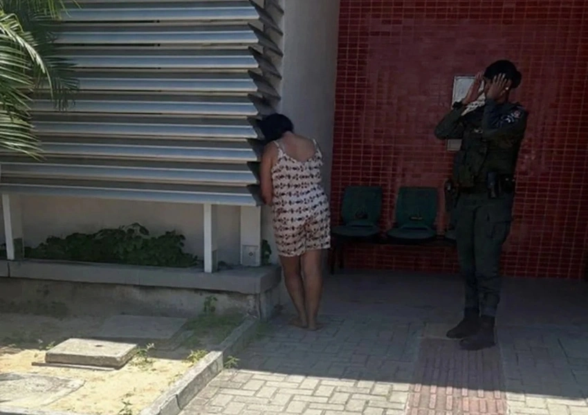 Mulher é presa após matar madrasta e esfaquear homem dentro de apartamento no Ceará