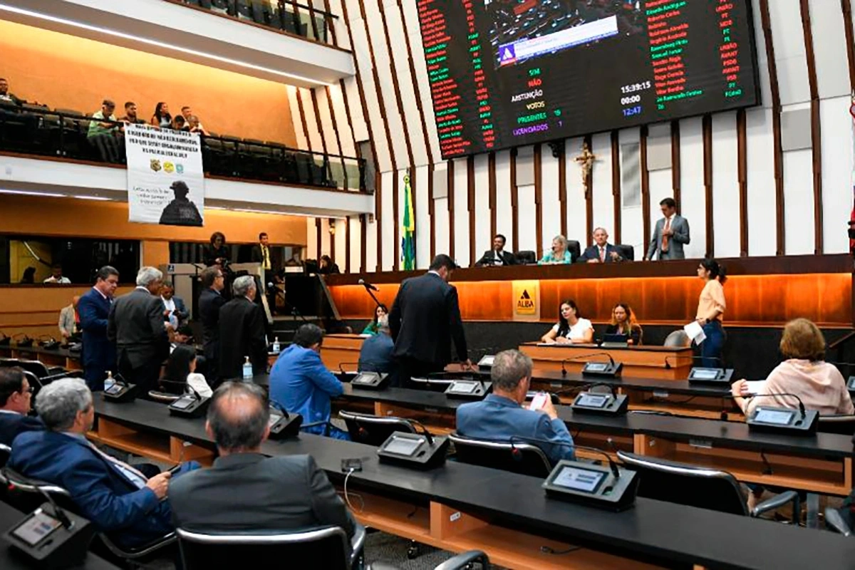 Alba aprova reajuste de 5,3% para professores da rede estadual