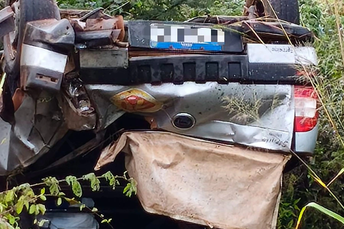 Duas pessoas ficam gravemente feridas após capotamento na BR-030 em Caetité