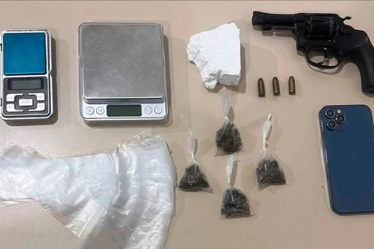 CIPE Sudoeste apreende drogas e revólver durante ação em Paramirim