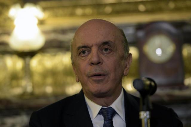 Ministro José Serra pede demissão