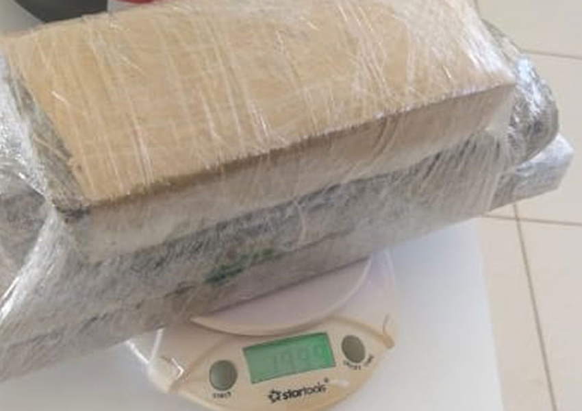 Polícia apreende droga em ônibus da linha São Paulo a Ipupiara/BA; Material foi apresentado na Delegacia de Caetité