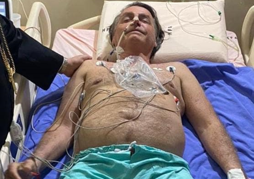 Bolsonaro chega em São Paulo onde será avaliada necessidade de cirurgia de emergência