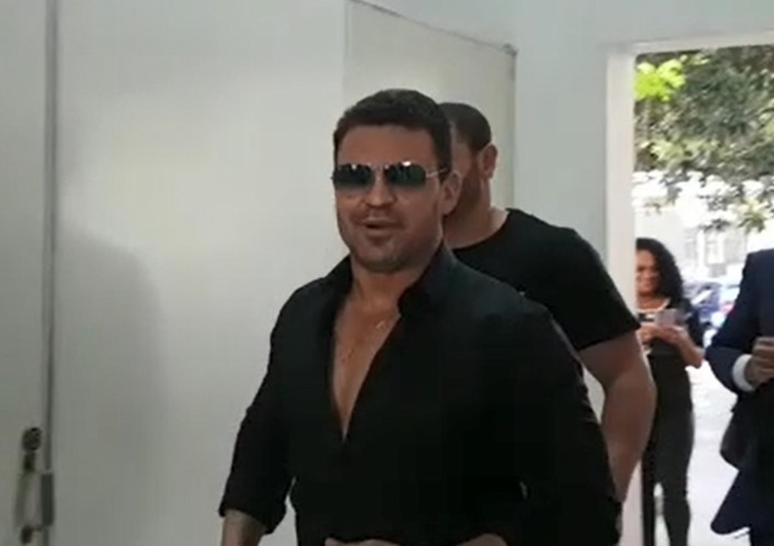 Cantor sertanejo vende mansão em reserva ambiental e é acusado de estelionato