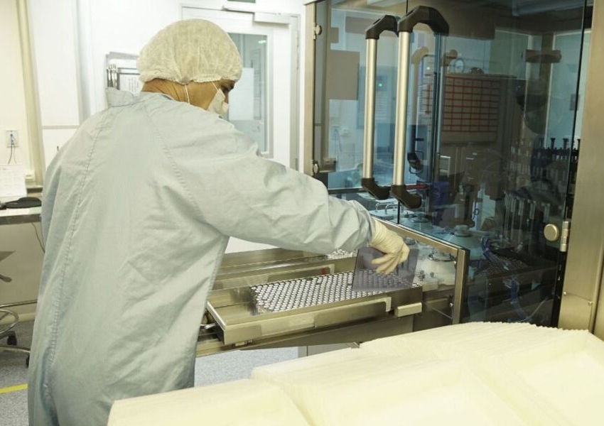 Fiocruz entrega vacinas contra covid-19 produzidas no Brasil