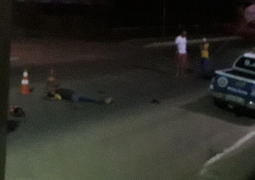 Homem colide moto contra viatura em Livramento de Nossa Senhora