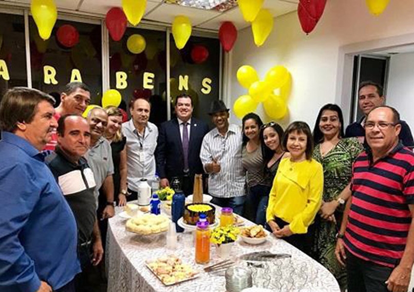  Deputado Marquinho Viana é recebido com café por funcionários do seu gabinete na ALBA
