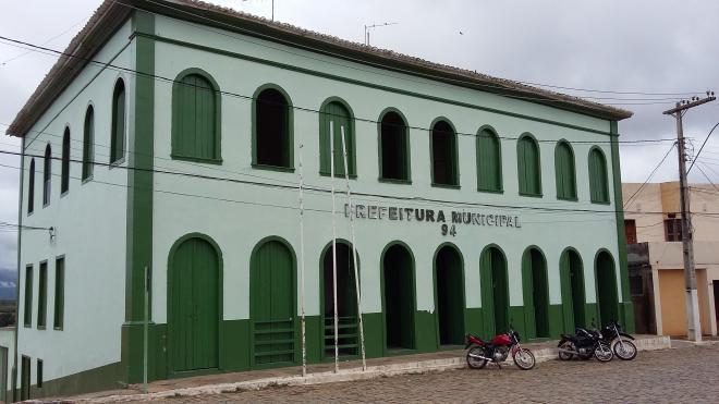 TCM apura acúmulo ilegal de cargos em municípios baianos; Câmara de Vereadores e Prefeitura de Livramento estão na lista