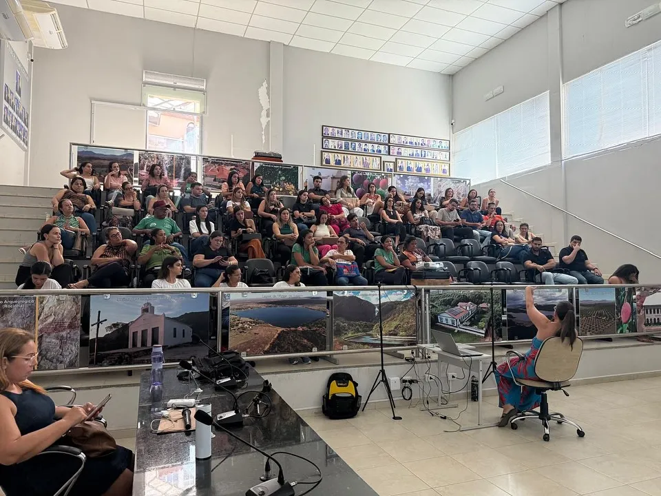 Reunião discute ações e programas de saúde com profissionais da Atenção Básica em Livramento