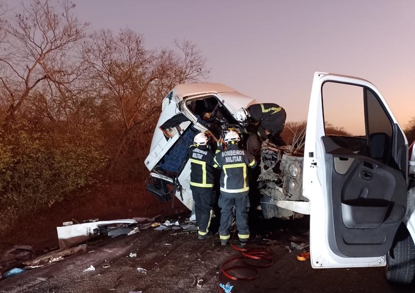 Acidente envolvendo duas carretas deixa vítima fatal na BA-161, na estrada da Barra