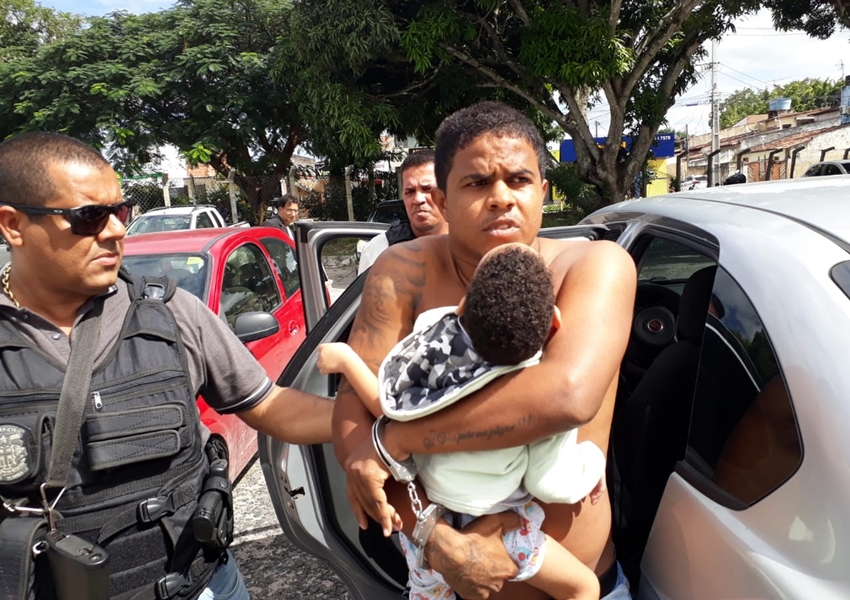Suspeito de homicídios e roubos faz criança de dois anos refém ao ser preso