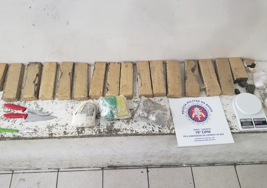 Dezenove tabletes de maconha encontrados em Vitória da Conquista