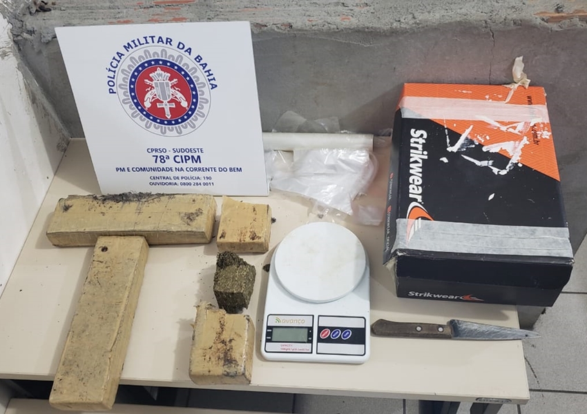 Dezenove tabletes de maconha encontrados em Vitória da Conquista