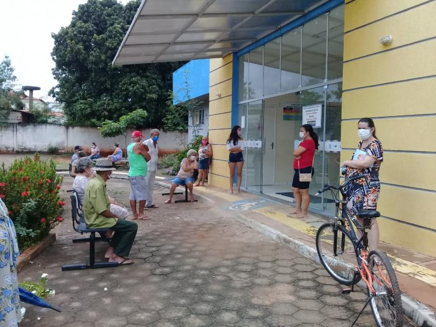 Dom Basílio: Prefeitura distribuiu gratuitamente mil máscaras no comércio nesta segunda-feira (13)