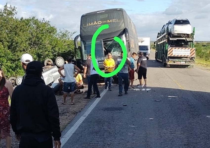 Banda Limão com Mel sofre acidente de ônibus no interior da Bahia