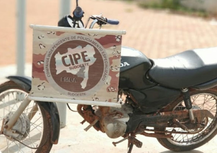 Cipe Sudoeste recupera moto com restrição de furto/roubo zona rural de Ibiassucê