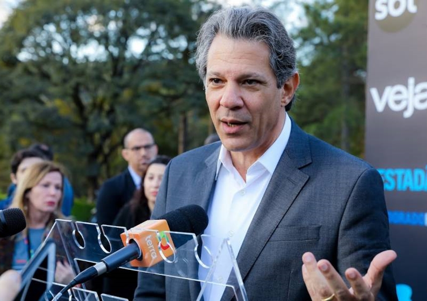 Cotado para assumir Ministério da Fazenda, Haddad se reúne com Guedes na Esplanada 