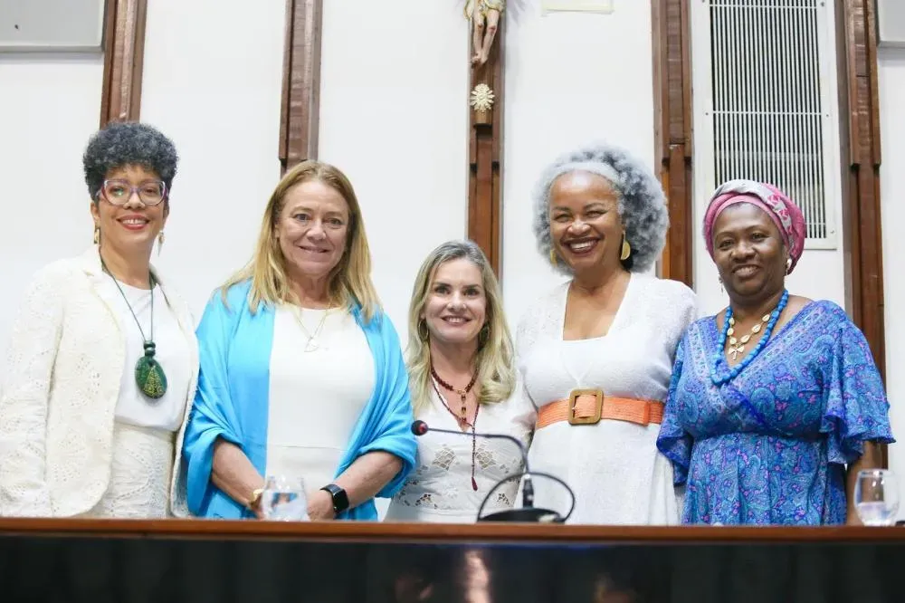 Ivana Bastos comanda sessão em homenagem ao centenário de nascimento de Mãe Stella de Oxóssi