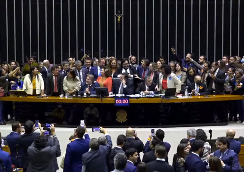 Congresso derruba vetos e restaura leis Paulo Gustavo e Aldir Blanc 2