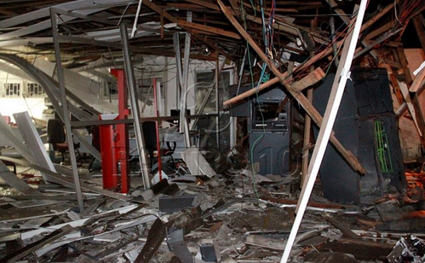 Itagimirim: Bando explode agência do Banco Bradesco e faz moradores como reféns