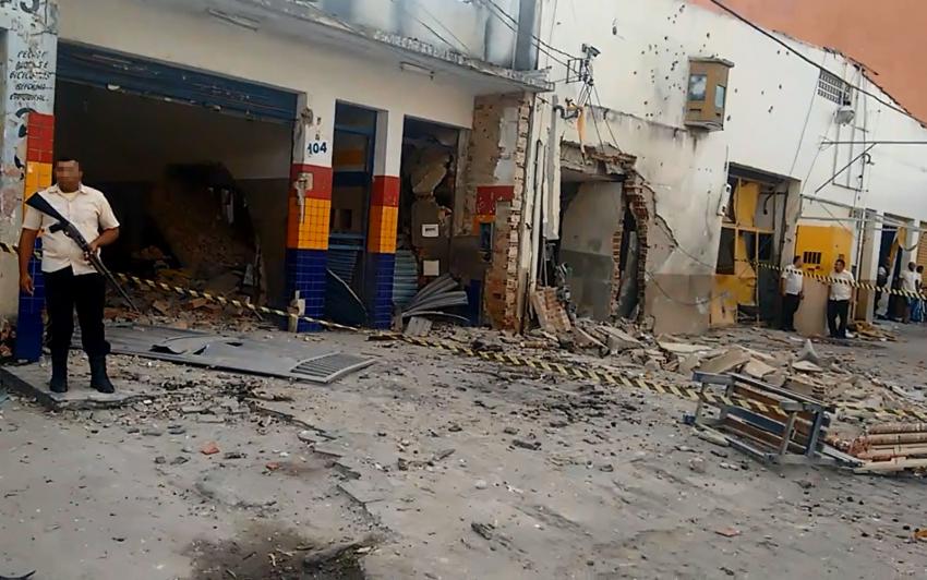 Eunápolis: Criminosos explodem empresa de valores e matam vigilante