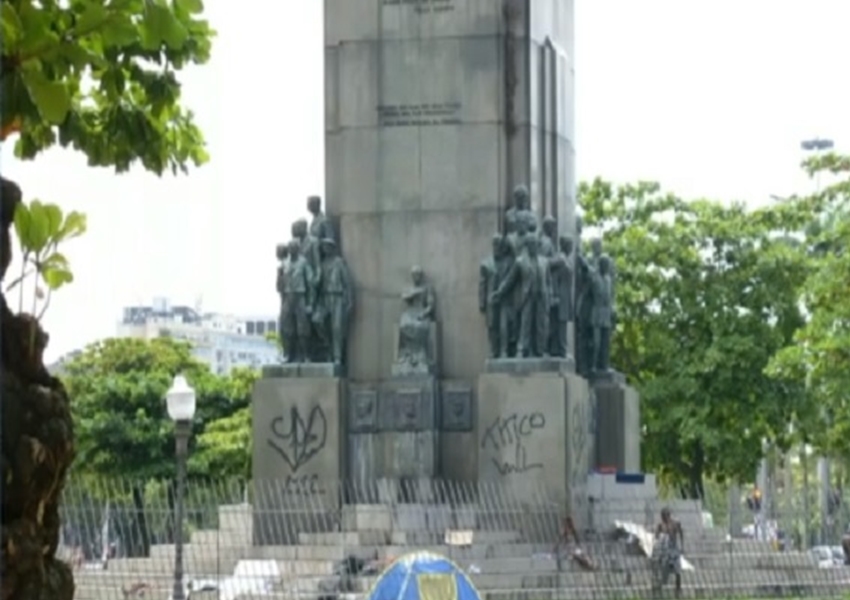 Estátua de 400 quilos desaparece de monumento no Rio de Janeiro