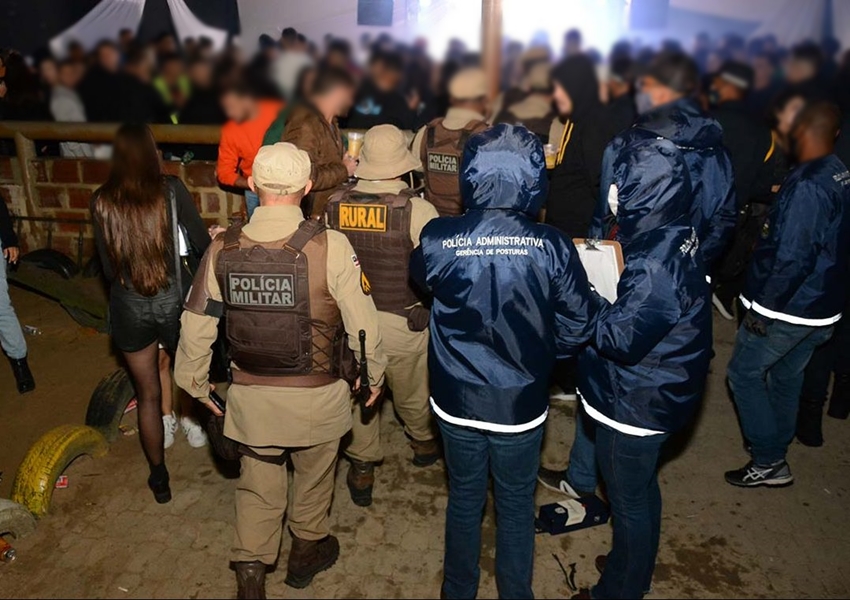 Conquista: Prefeitura e PM encerraram festas clandestinas na madrugada deste sábado