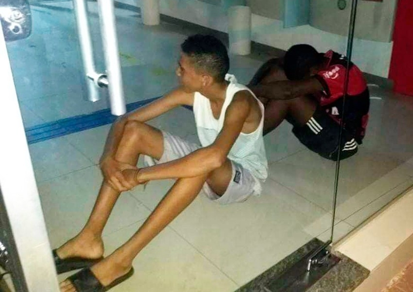 Caculé: Jovens entram em agência bancária para se refrescar com ar-condicionado e ficam presos após porta travar