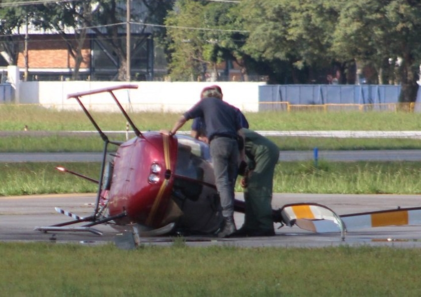 Queda de helicóptero deixa dois feridos em São Paulo