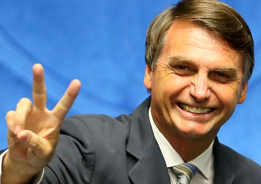 Bolsonaro lidera pesquisa com 30% após ser alvo de ataque